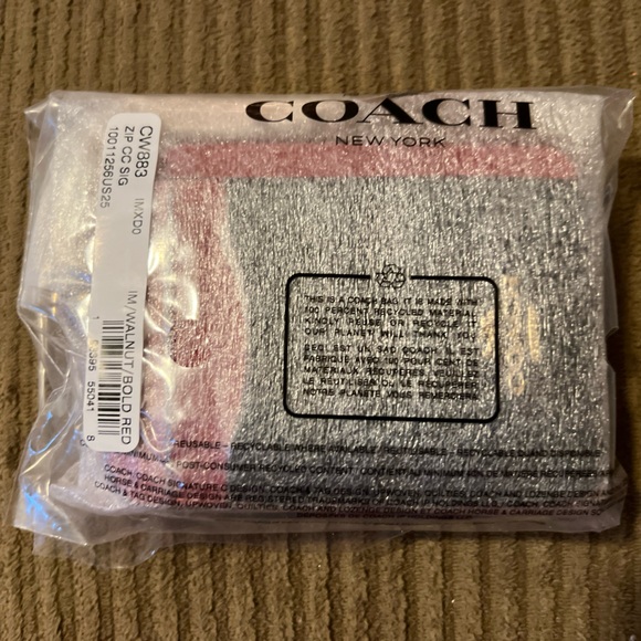Coach Zip Card Case In Signature Canvas nwt in packaging - Picture 3 of 4